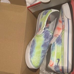 Nike Blue and Green Sneakers Vibrant Casual Style